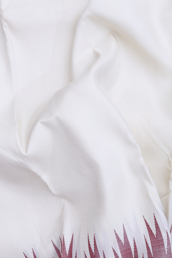 Kanchipuram Silk Saree In White With Temple Border