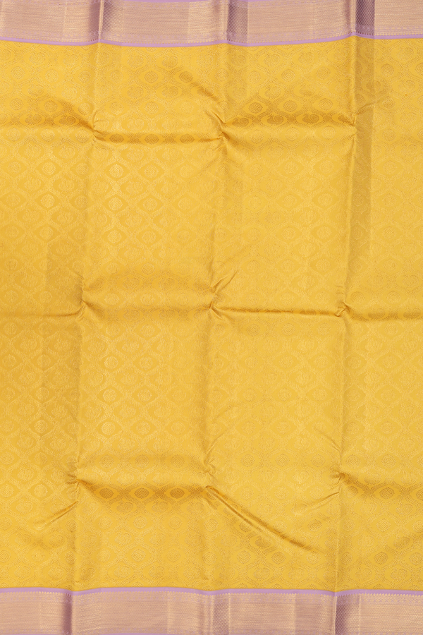 Kanchipuram Silk Saree In Yellow With Ogee Design