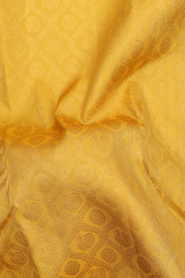 Kanchipuram Silk Saree In Yellow With Ogee Design