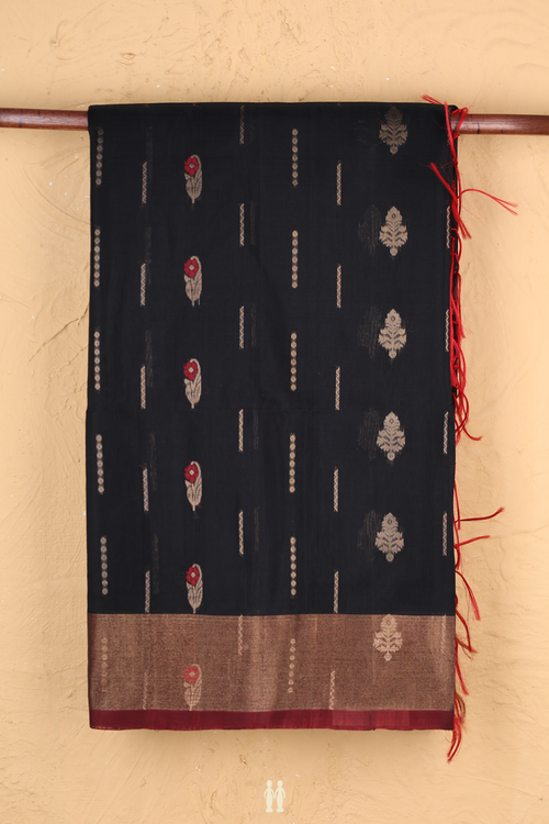 Kora Silk Cotton Saree In Black With Floral Buttas