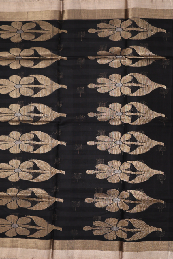 Kora Silk Cotton Saree In Black With Floral Buttas