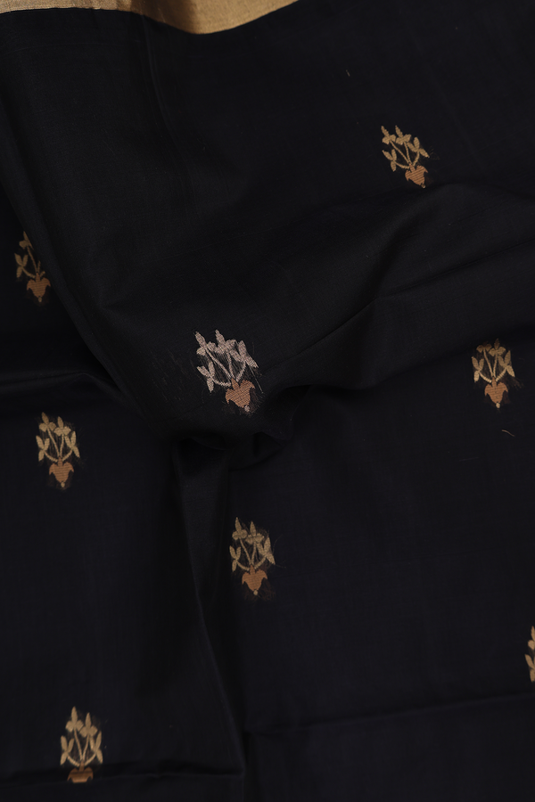 Kora Silk Cotton Saree In Black With Floral Buttas
