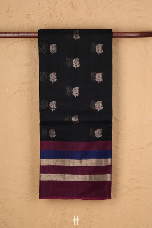 Kora Silk Cotton Saree In Black With Paisley Buttas