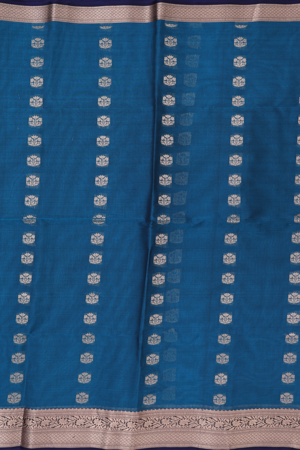 Kora Silk Cotton Saree In Cerulean Blue With Floral Buttas