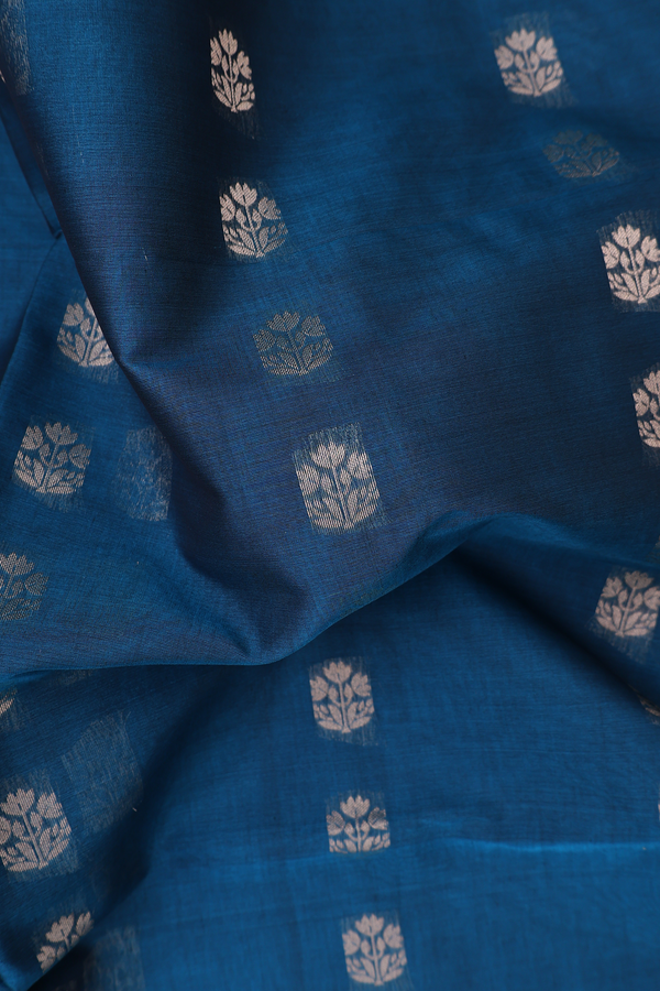 Kora Silk Cotton Saree In Cerulean Blue With Floral Buttas