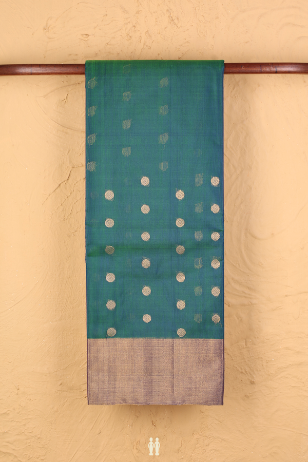 Kora Silk Cotton Saree In Dual Tone With Allover Buttas