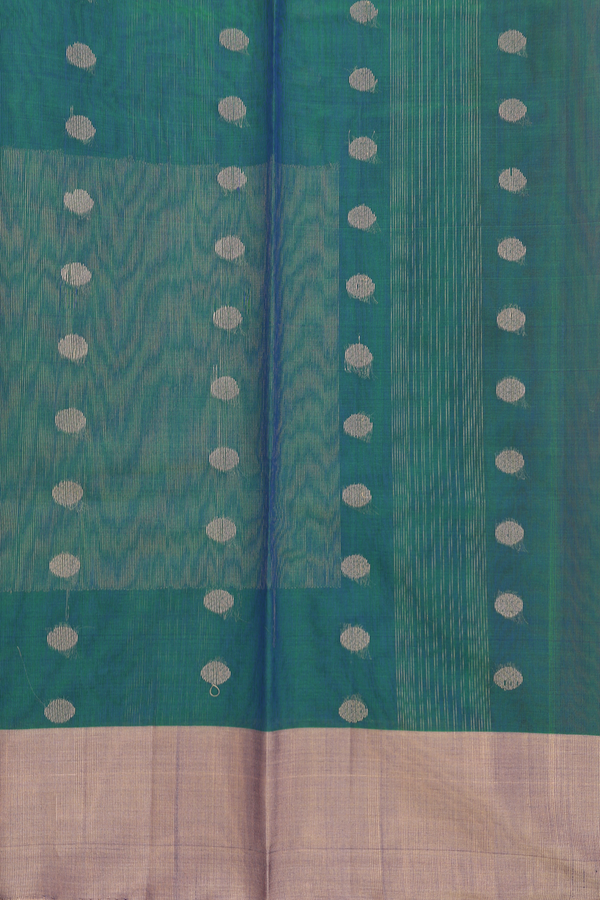 Kora Silk Cotton Saree In Dual Tone With Allover Buttas