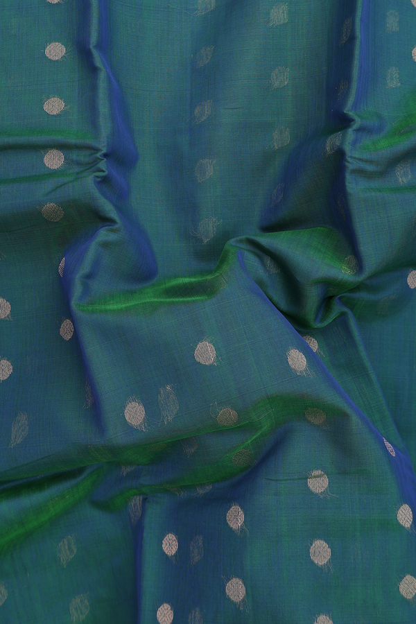 Kora Silk Cotton Saree In Dual Tone With Allover Buttas