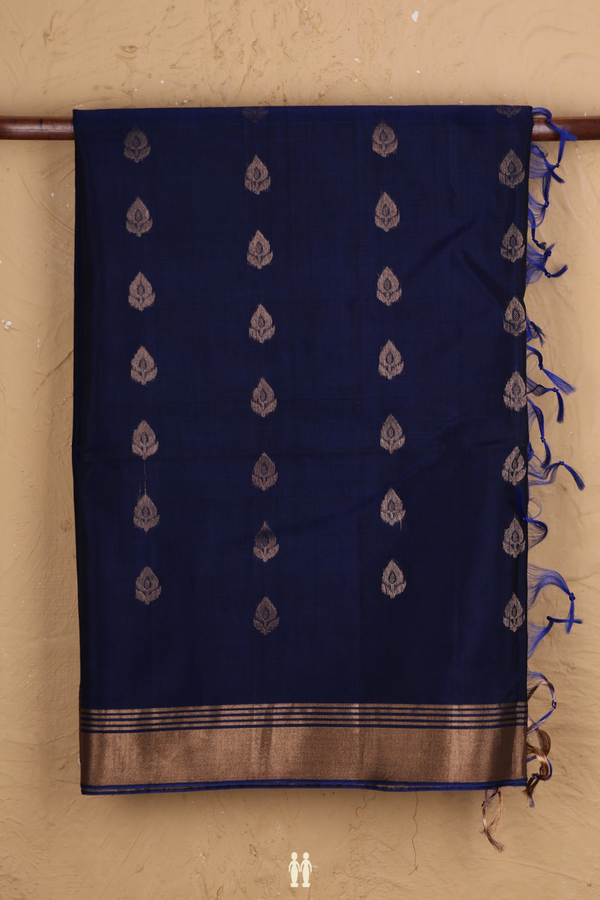 Kora Silk Cotton Saree In Oxford Blue With Floral Buttas