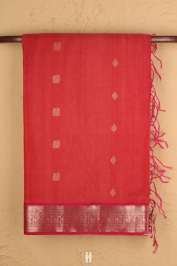 Kora Silk Cotton Saree In Rust Red With Peacock Buttas