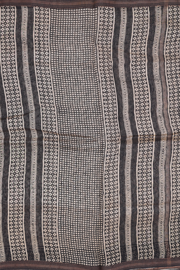 Linen Saree In Black With Chevron Printed Design