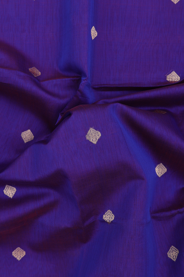 Maheswari Silk Cotton Saree In Dual Tone With Zari Buttas