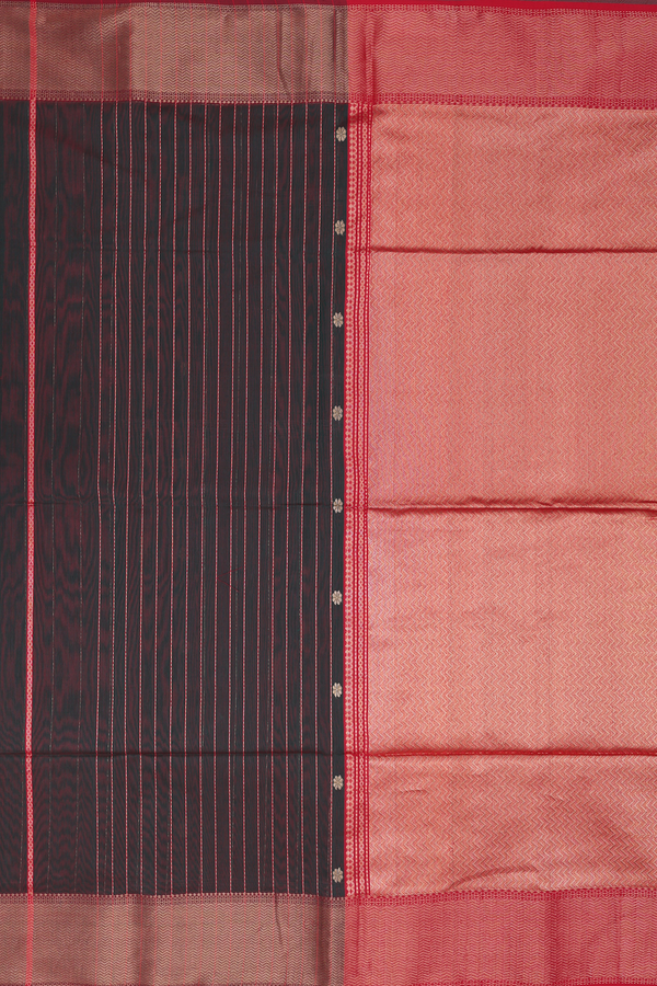 Maheswari Silk Cotton Saree In Dual Tone With Floral Buttas