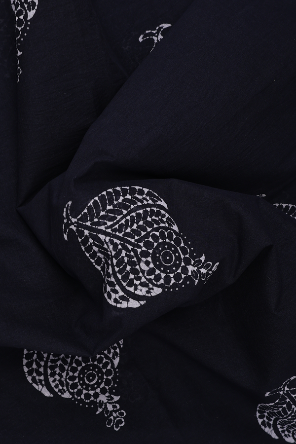 Sungudi Cotton Saree In Black With Printed Design
