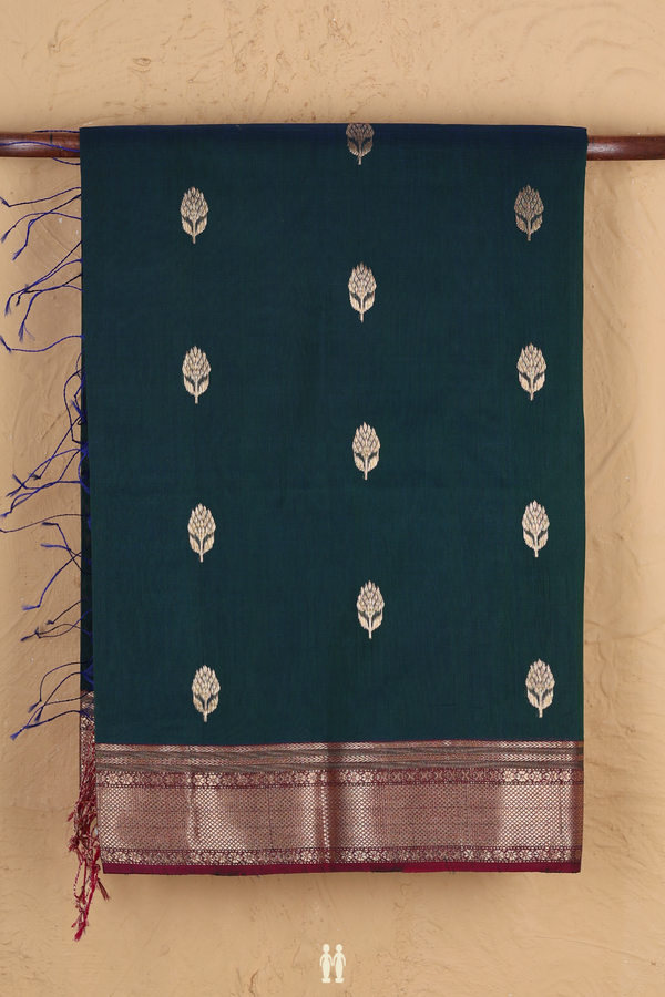 Maheswari Silk Cotton Saree In Dual Tone With Floral Buttas