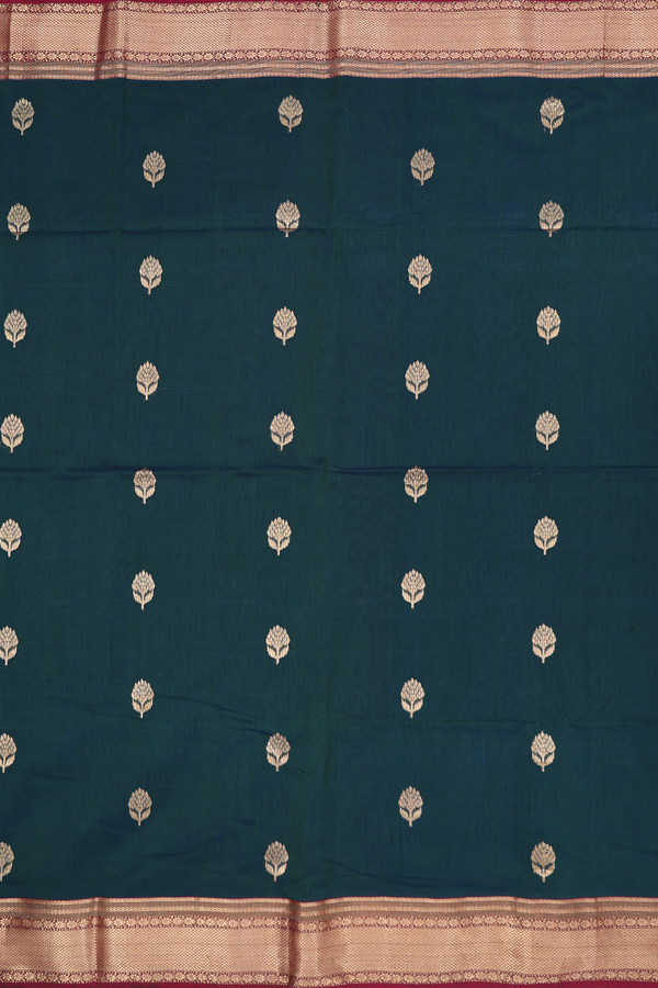 Maheswari Silk Cotton Saree In Dual Tone With Floral Buttas