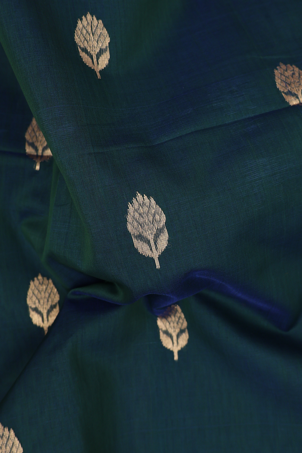 Maheswari Silk Cotton Saree In Dual Tone With Floral Buttas
