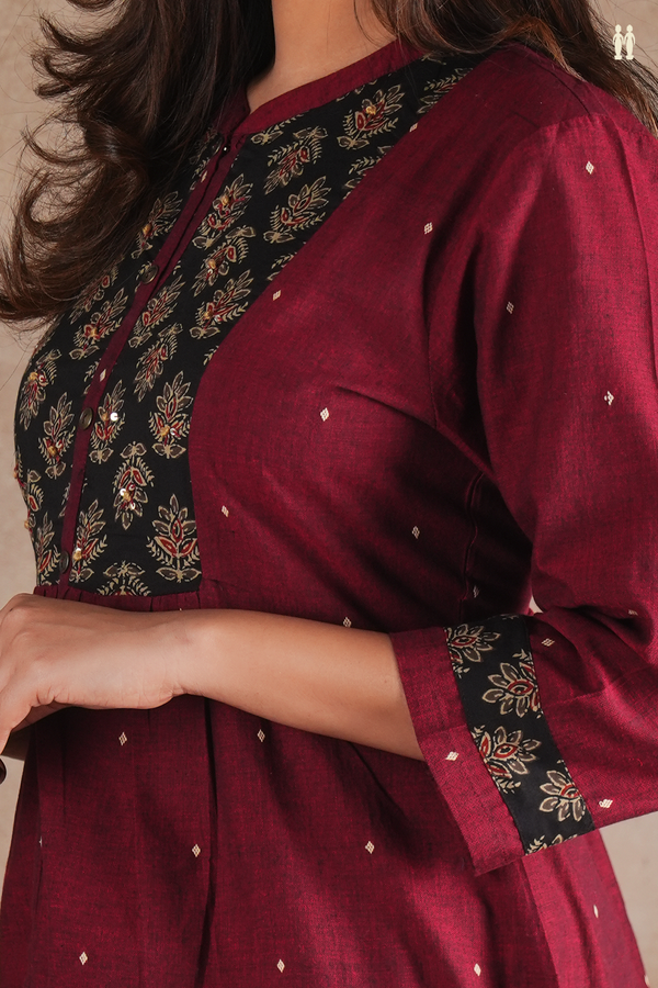 Mandarin Neck Threadwork Buttas Red Cotton Long Kurta