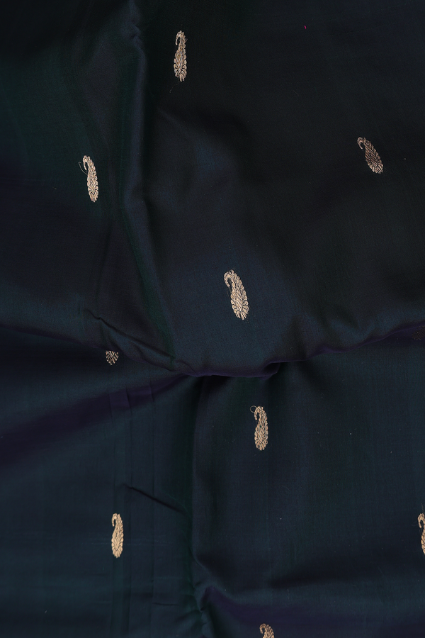 Nine Yards Silk Cotton Saree Bottle Green With Paisley Buttas