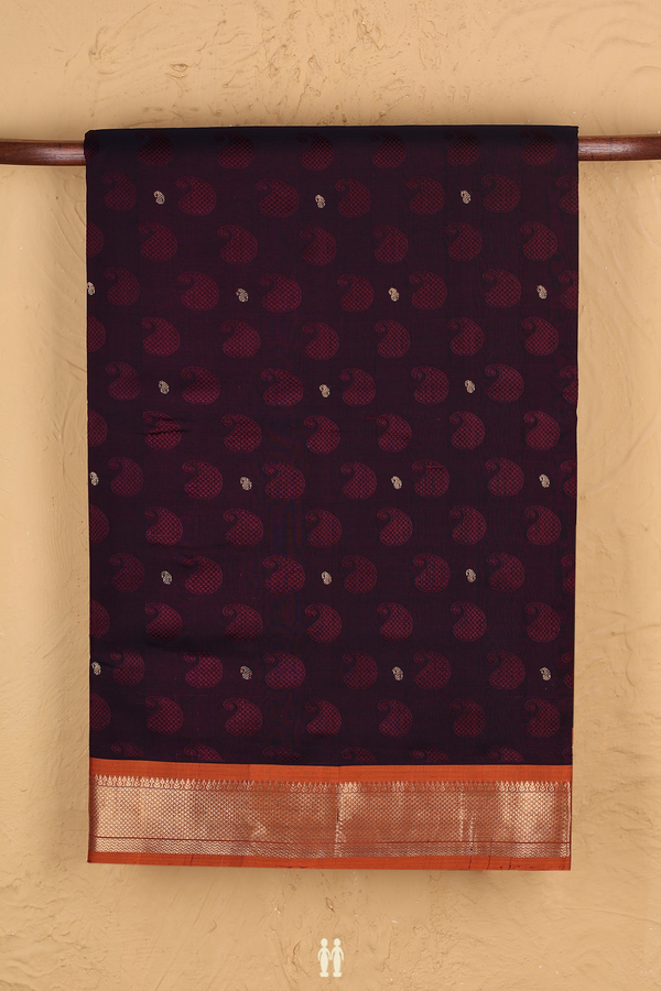 Nine Yards Silk Cotton Saree In Brown With Paisley Buttas