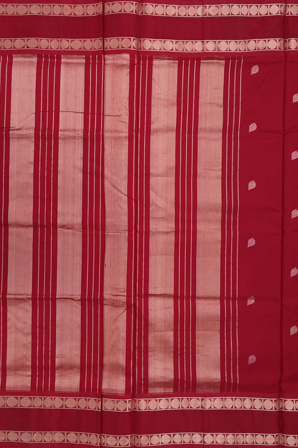 Nine Yards Silk Cotton Saree In Crimson Red With Leaf Buttas