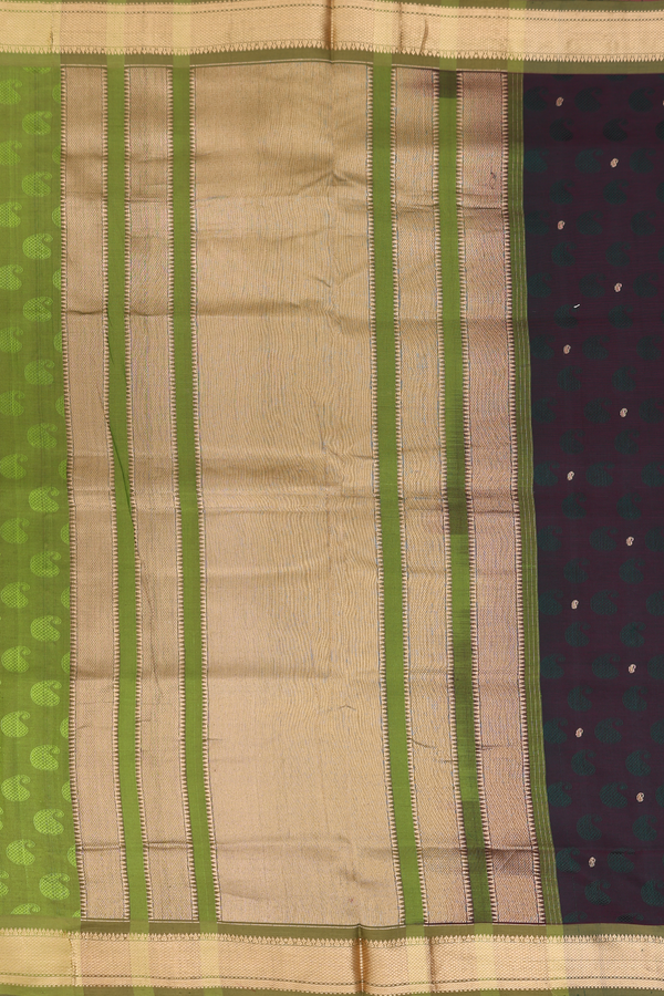 Nine Yards Silk Cotton Saree In Dual Tone With Paisley Buttas