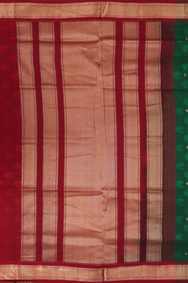 Nine Yards Silk Cotton Saree In Green With Paisley Design
