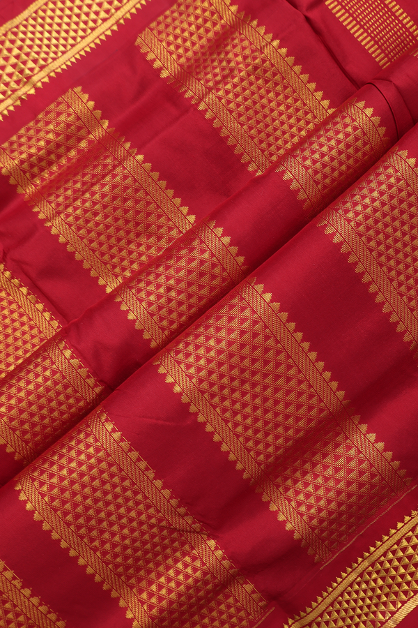 Nine Yards Silk Saree In Forest Green With Arai Maadam Border