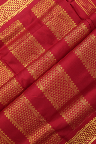 Nine Yards Silk Saree In Forest Green With Arai Maadam Border