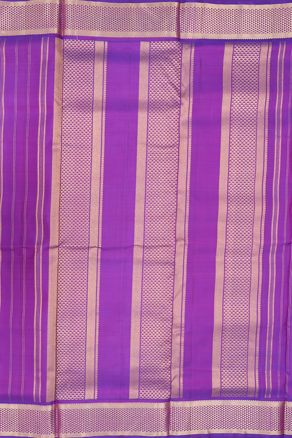 Nine Yards Silk Saree In Green With Arai Maadam Border
