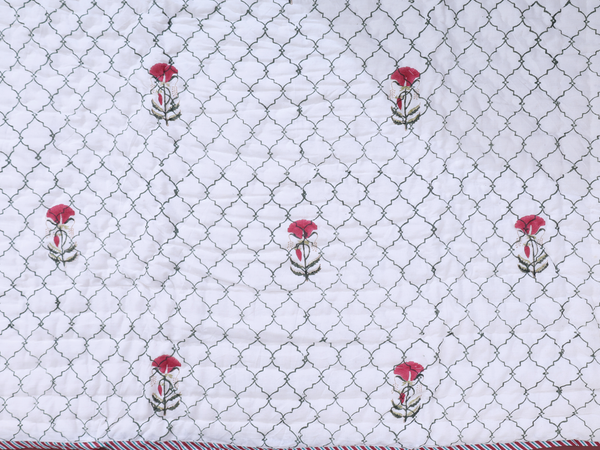 Ogee Design White Cotton Single Size Quilt