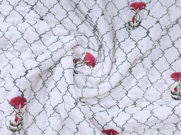 Ogee Design White Cotton Single Size Quilt