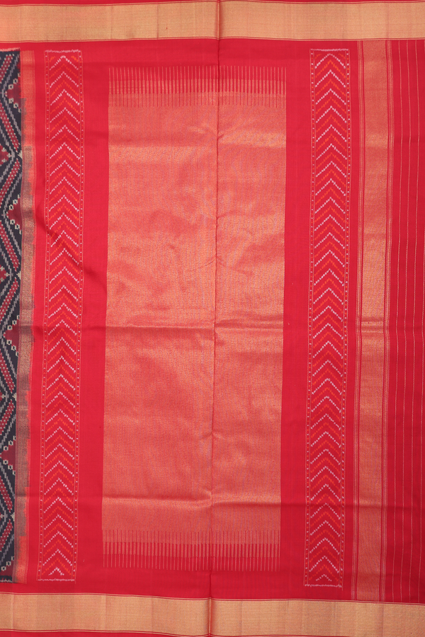 Pochampally Silk Saree In Black With Diamond Design