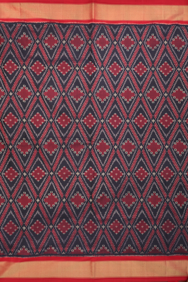Pochampally Silk Saree In Black With Diamond Design