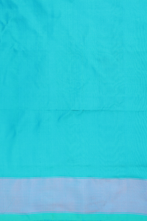 Pochampally Silk Saree In Green With Diamond Design