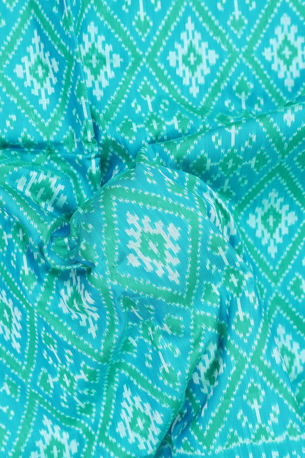 Pochampally Silk Saree In Green With Diamond Design