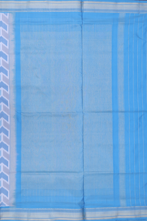 Pochampally Silk Saree In Light Grey With Arrow Design