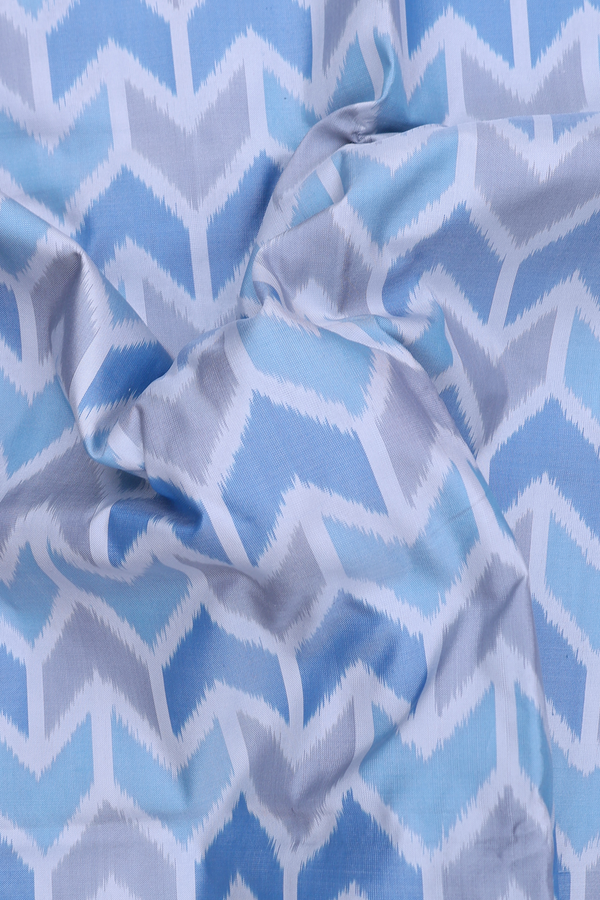 Pochampally Silk Saree In Light Grey With Arrow Design