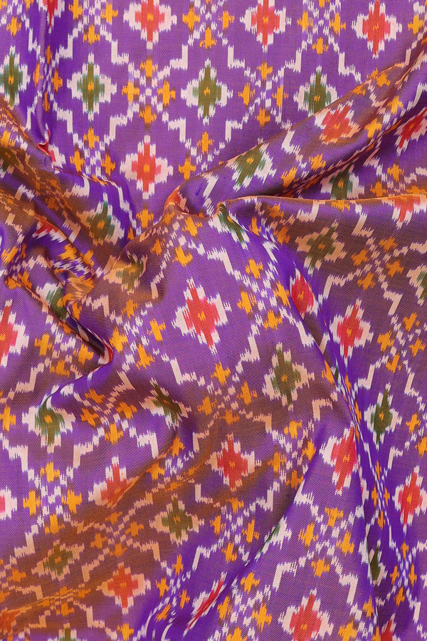 Pochampally Silk Saree In Purple With Diamond Design