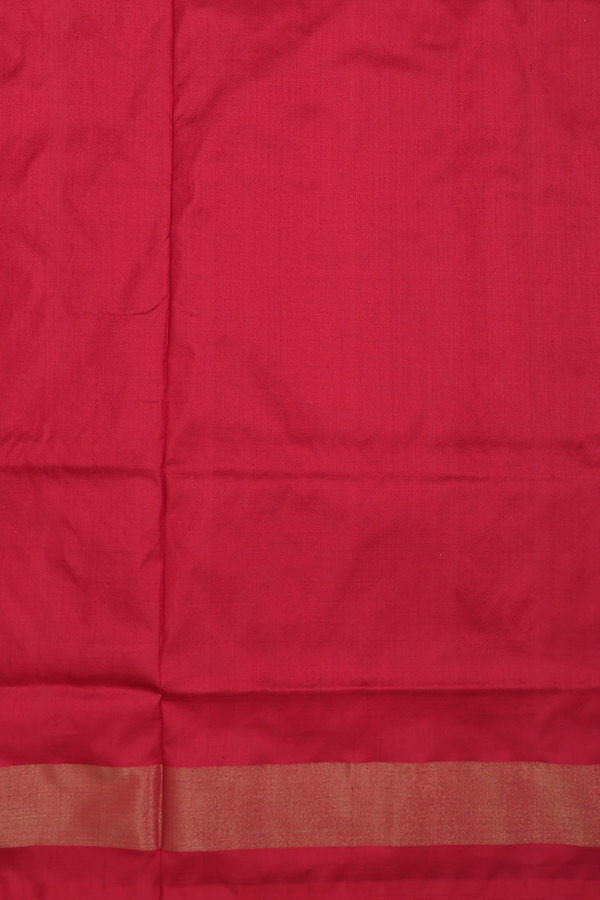 Pochampally Silk Saree In Red With Diamond Design
