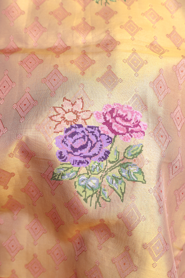 Kanchipuram Silk Saree In Gold Tissue With Allover Design