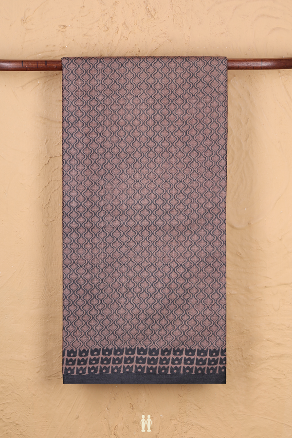 Tussar Silk Saree In Brown With Scallop Design