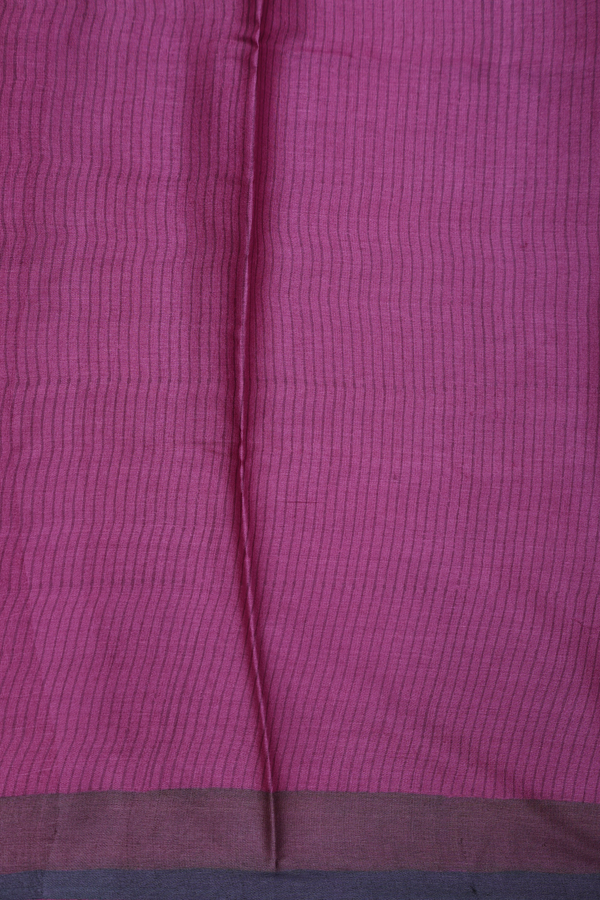 Tussar Silk Saree In Green With Chevron Design
