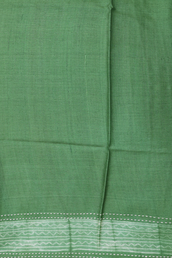 Tussar Silk Saree In Green With Shibori Design