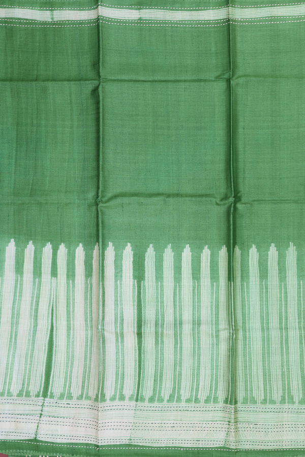 Tussar Silk Saree In Green With Shibori Design