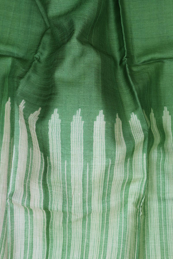 Tussar Silk Saree In Green With Shibori Design