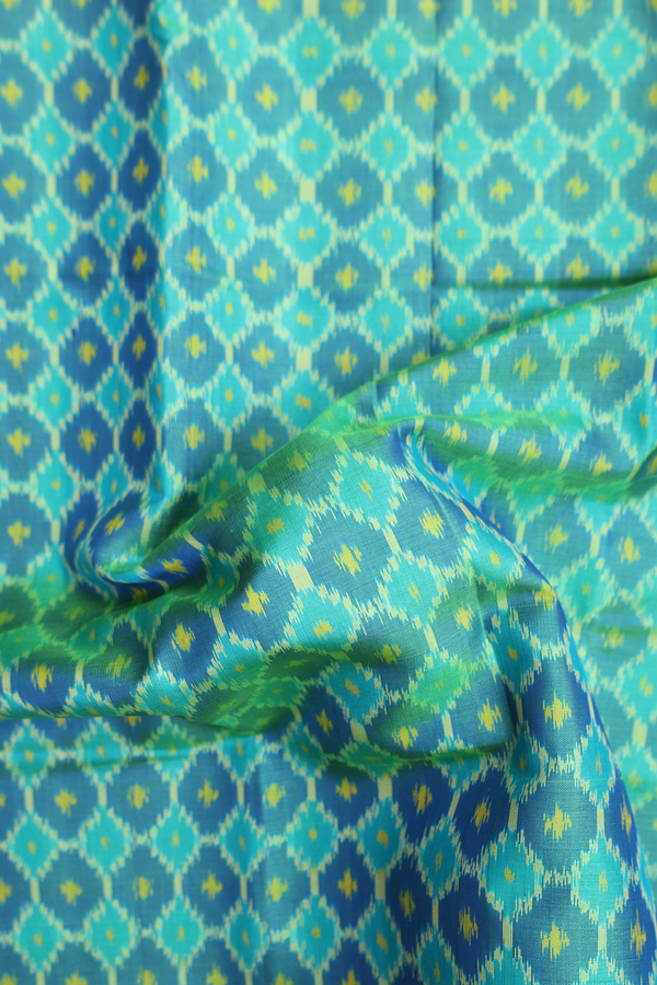 Patola Silk Saree In Dual Tone With Ogee Design