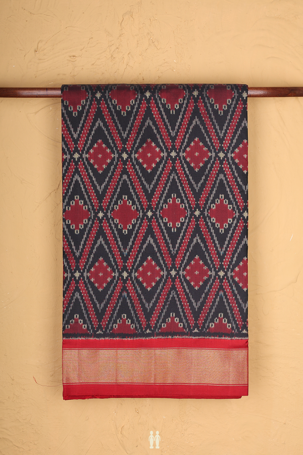 Pochampally Silk Saree In Black With Diamond Design