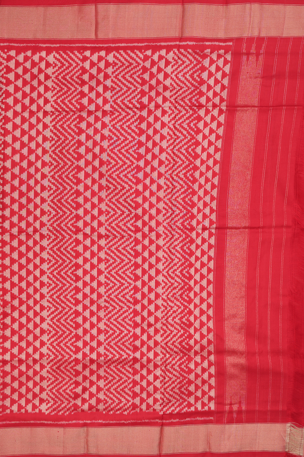 Pochampally Silk Saree In Black With Printed Buttas