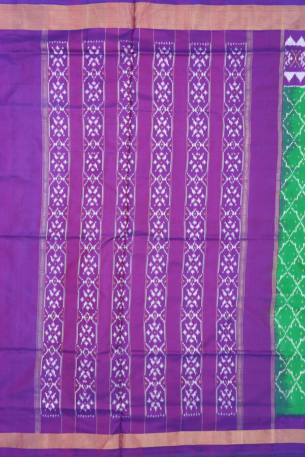 Pochampally Silk Saree In Emerald Green With Diamond Design
